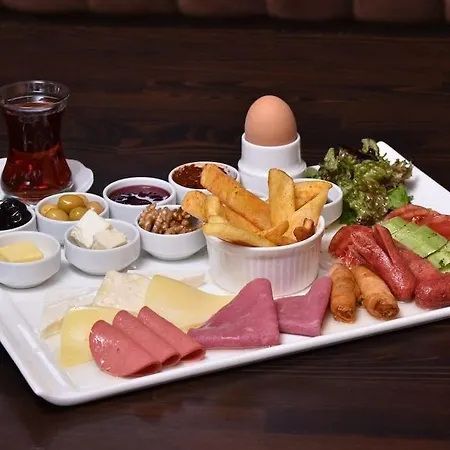 Rotana Otel 5*